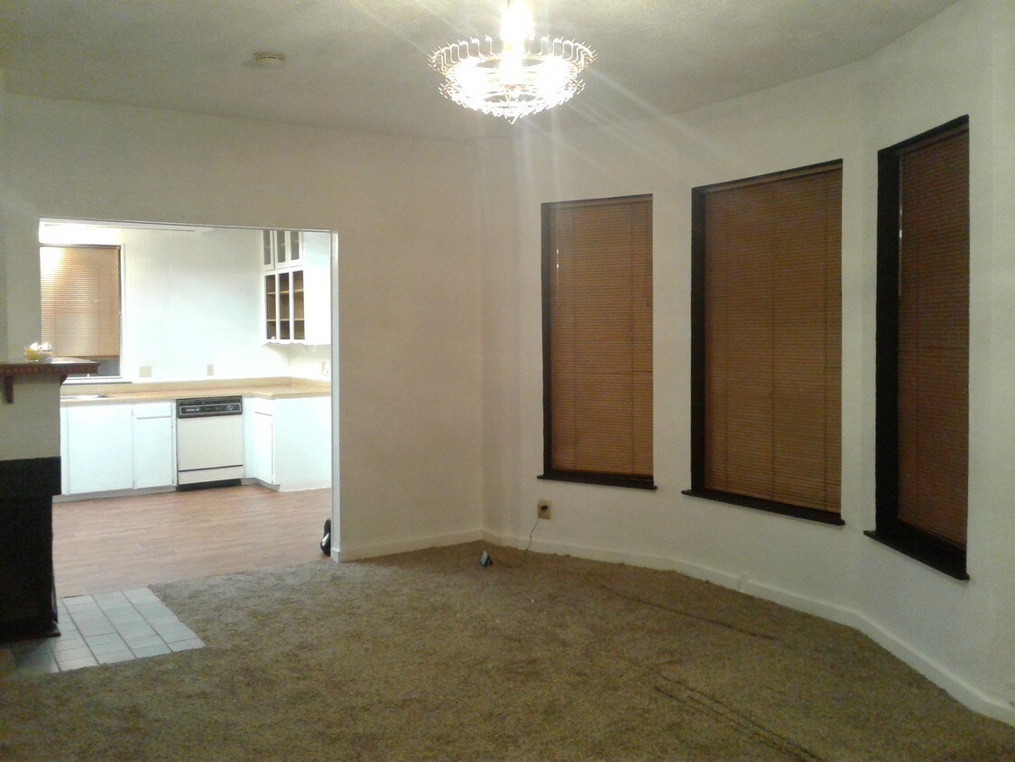 Foto principal - 216 S Olympia Ave