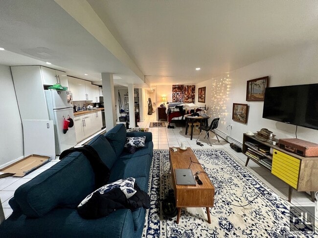 Foto del edificio - 1BR 1BA Townhouse All Utilities Included On Tree Lined Bushwick/Ridgewood Border