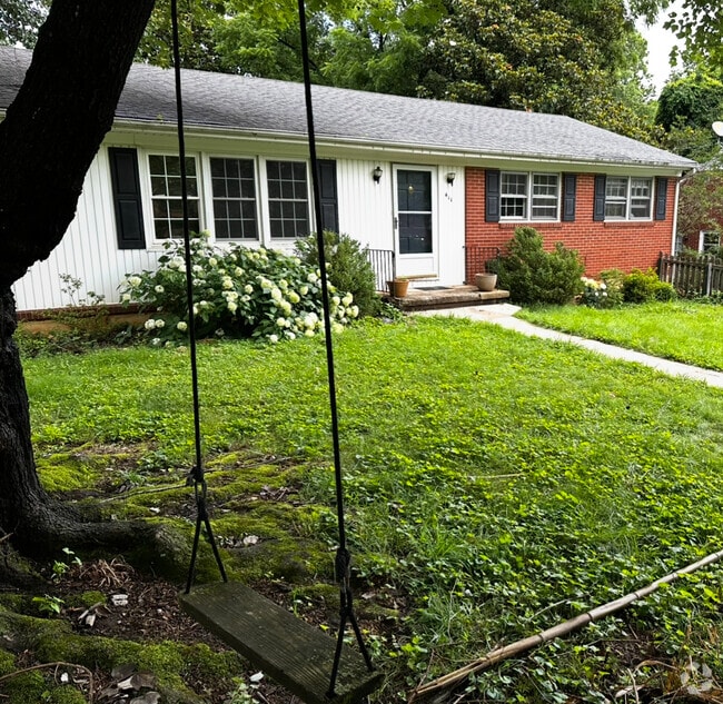 Building Photo - 411 Moseley Dr