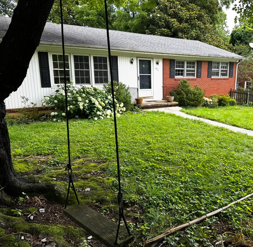 Foto principal - 411 Moseley Dr