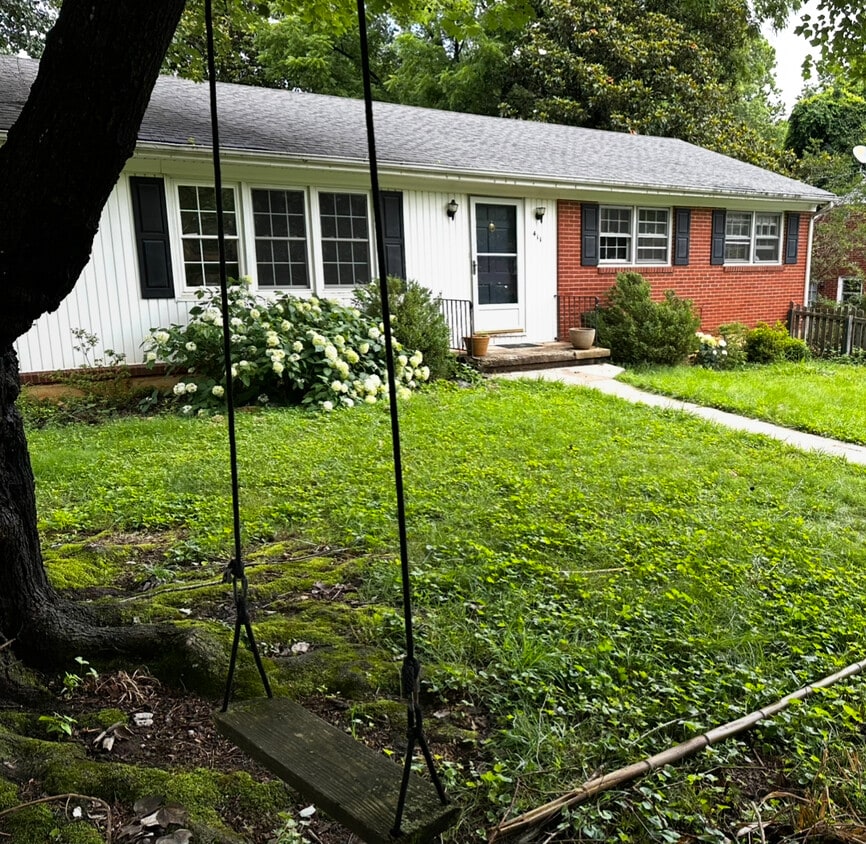 Primary Photo - 411 Moseley Dr