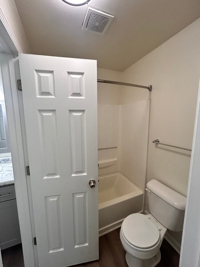 Foto del edificio - 1081 Fords Pointe Cir