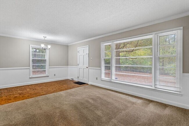 Foto del edificio - McLeansville - Minutes from Elon & Greensboro! Brick Duplex on a few Acres, Den, SS Appliances, F...