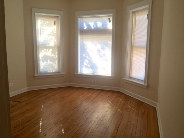 Building Photo - 1530 W Wilson Ave