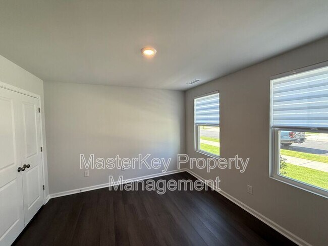 Foto del edificio - 329 Deercroft Dr