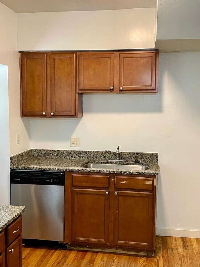 Foto del edificio - Beautiful & Spacious 3 Bedroom Townhome in...