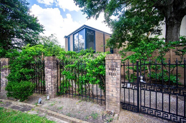 Foto del edificio - 6311 Riverview Way