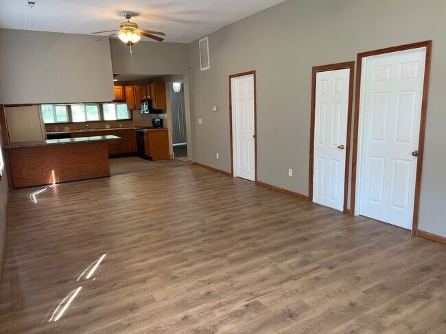 Building Photo - 3 Bedrooms 3 Full Baths!  $995!!!