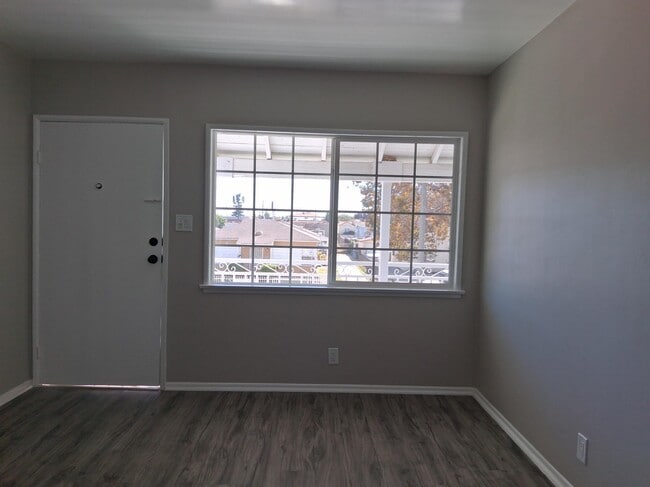 Foto del edificio - 1421 W 84th Pl