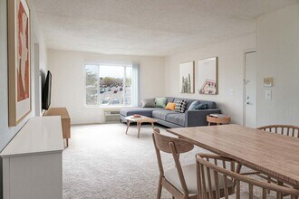 Interior Photo - Evergreen