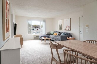 Interior Photo - Evergreen