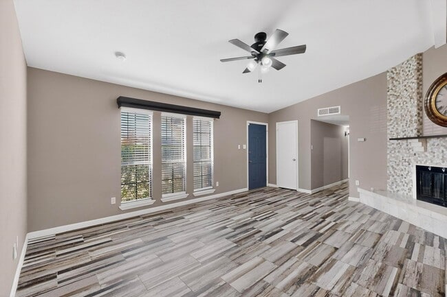 Foto del edificio - 5613 Powers St