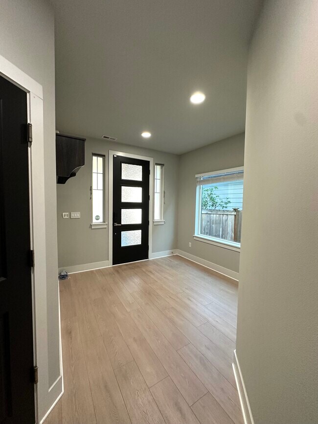 Building Photo - 16808 1st Ave W