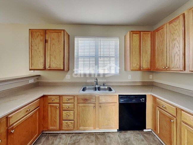 Foto del edificio - 9740 Lakemoore Cv