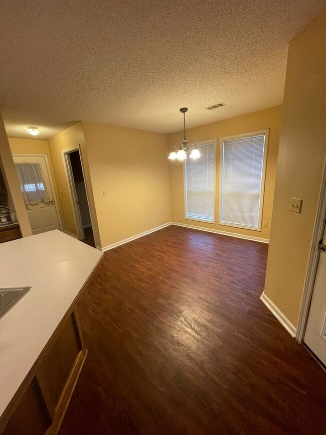 Building Photo - 3207 Canyonview Rd