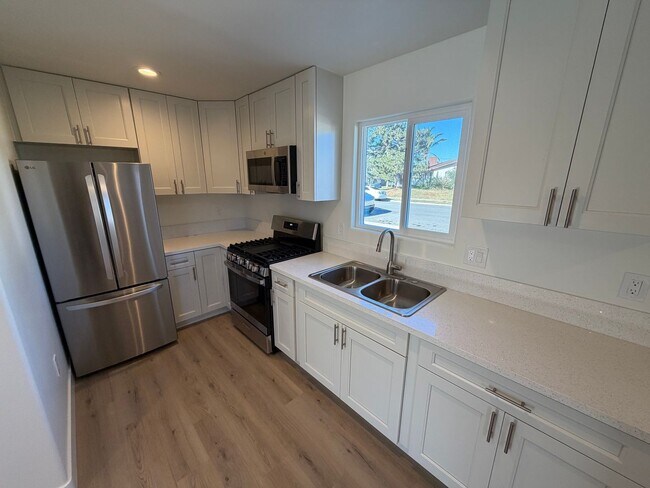 Foto del edificio - 4692 Cherry Ave