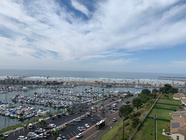 Building Photo - Panoramic views from Marina Towers Oceanside!