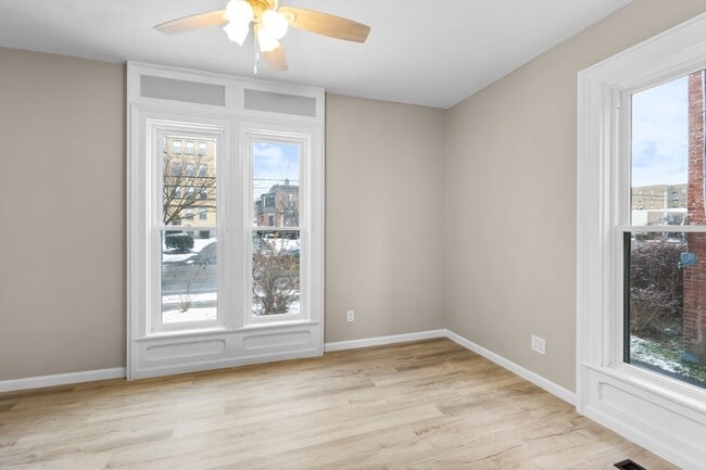 Building Photo - 907 Ackerman Ave