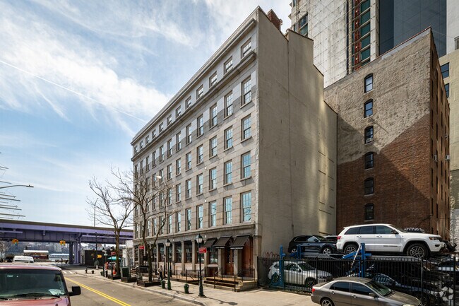 Exterior - 170 John St