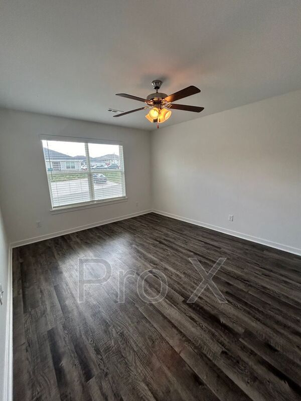 Foto del edificio - 636 Hidden Springs Dr