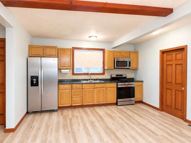 Building Photo - 5 Clarks Ct