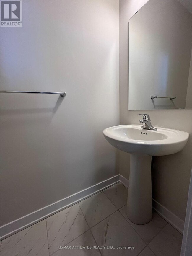 Building Photo - 106 Venasque Private