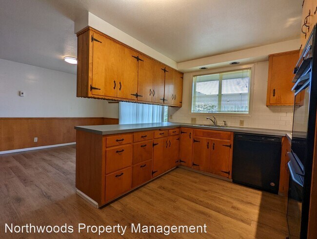 Building Photo - 2 br, 1 bath House - 2905 Harlow Rd