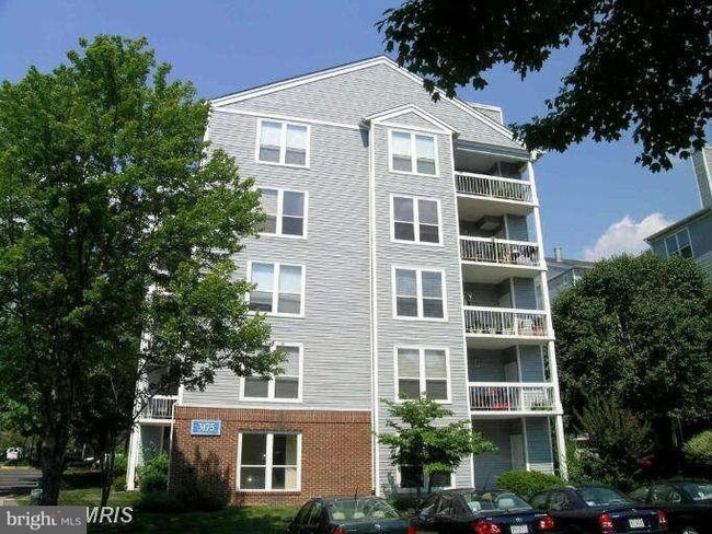 Building Photo - 3175 Summit Square Dr