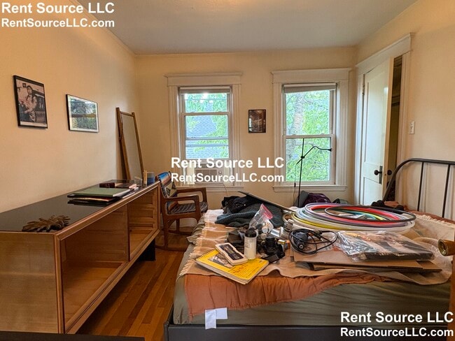 Building Photo - 19-21 Sartwell Ave. Unit 3