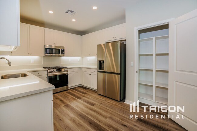 Building Photo - 31698 Luther Dr