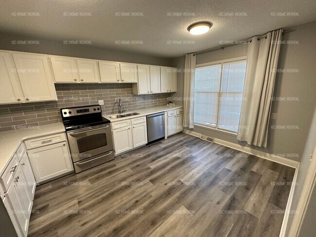 Building Photo - Cozy 3 bed 1.5 bath duplex in Blue Springs!
