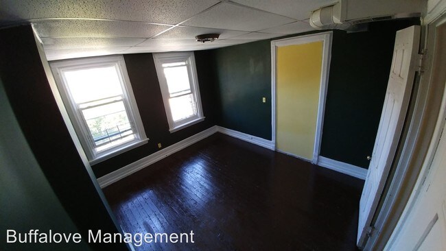 Building Photo - 588 Niagara St