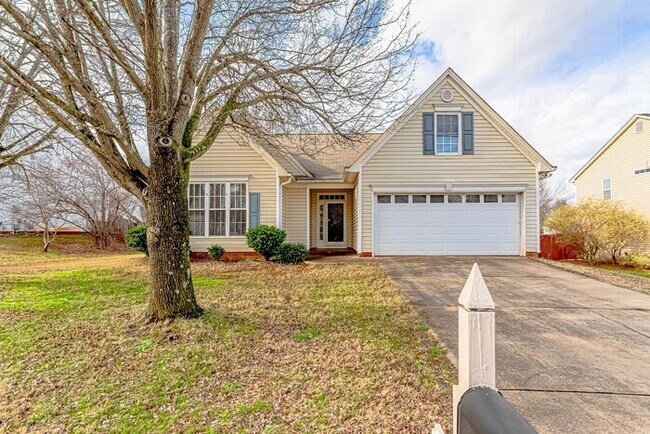 Building Photo - 3 Bedroom 2 Bathroom Home in Eastridge Sub...