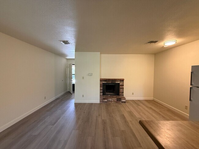 Foto del edificio - 1 Bedroom Condo for Rent South Reno (Donner Creek Village)
