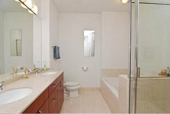 Foto del edificio - 565 W Quincy St