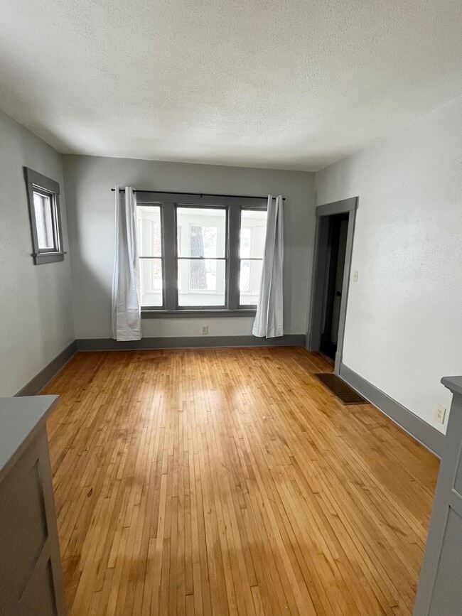 Building Photo - 817 N 5th St