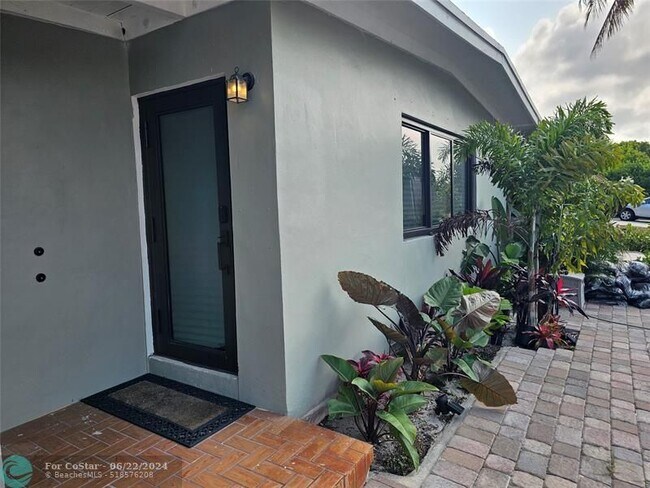 Foto del edificio - 1330 NE 41st Dr