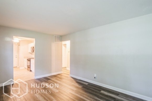 Foto del edificio - AVAILABLE NOW! - 1419 Davista Ave, Madison...