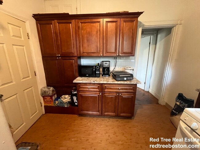 Building Photo - 17-19 Putnam Ave. Unit 17A