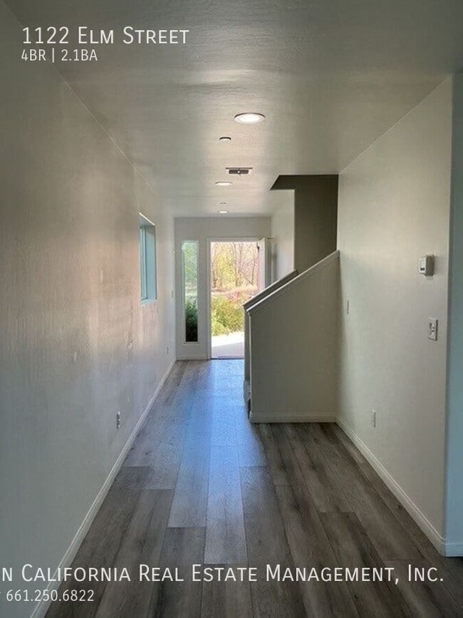 Building Photo - 1122 Elm St