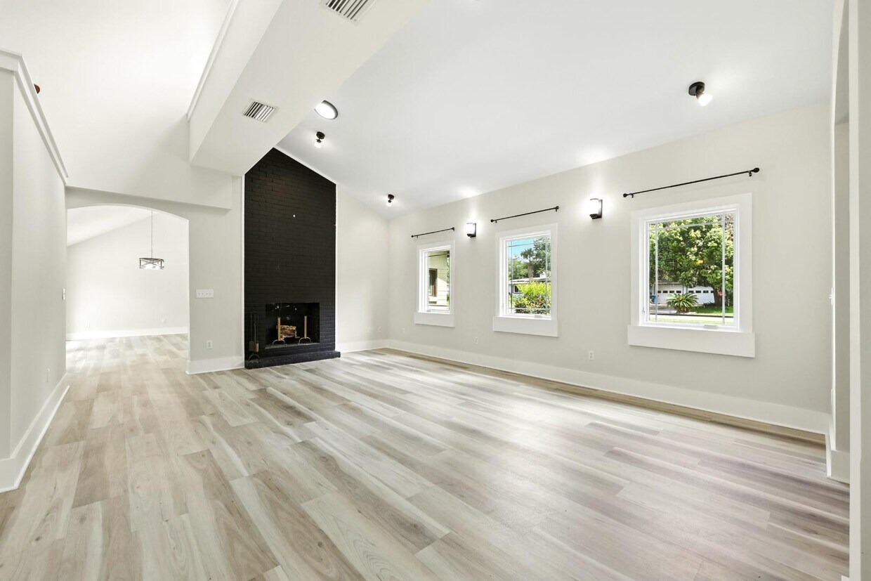 Foto principal - 5432 Grove Ave