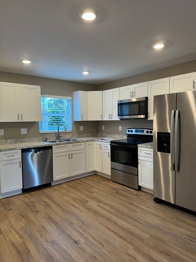 Building Photo - 1149 Sycamore St