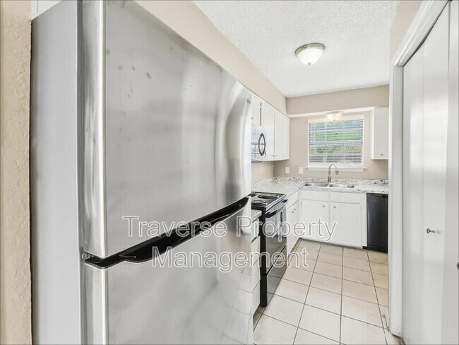 Building Photo - 1006 Bland Dr
