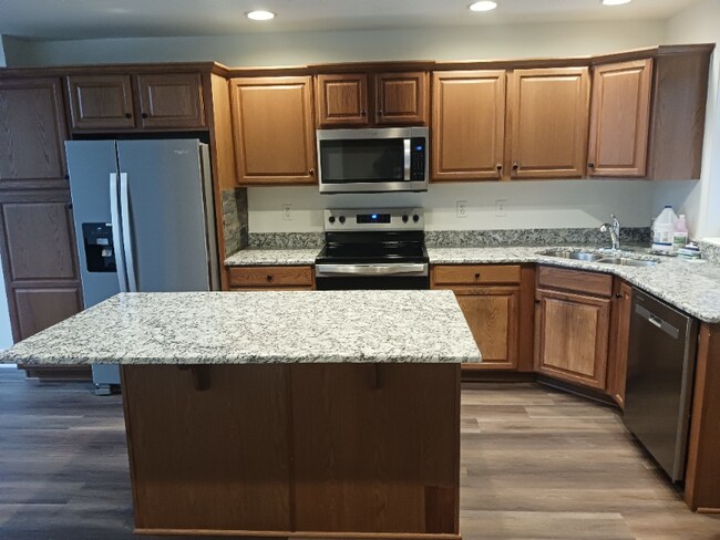 Foto del edificio - 48 Harvest Rd