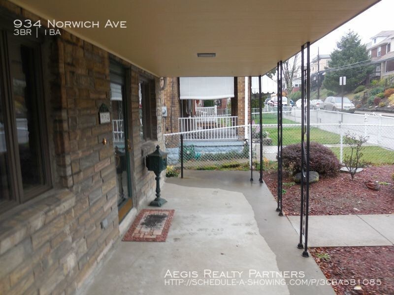Primary Photo - 934 Norwich Ave