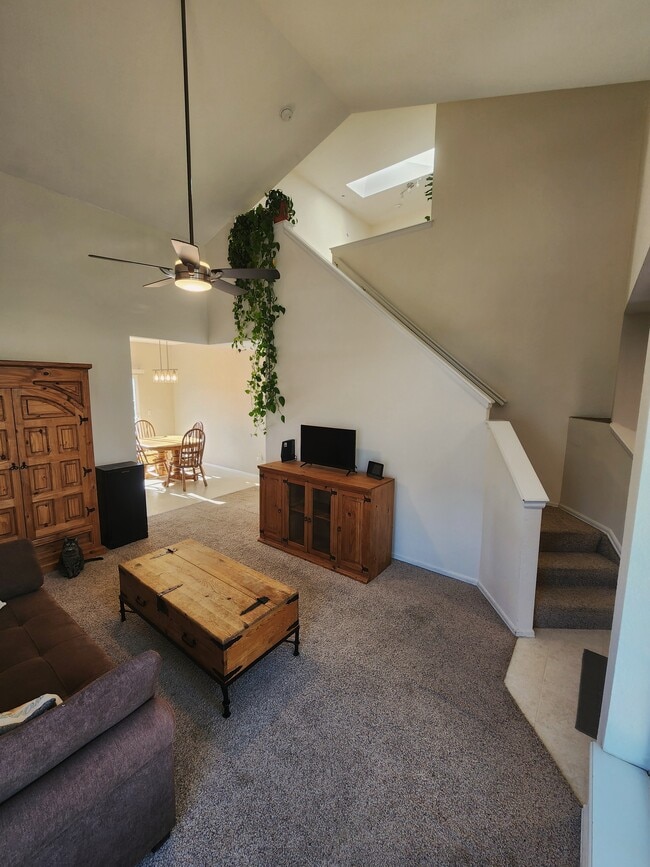 Foto del edificio - 7137 Arrowroot Ave