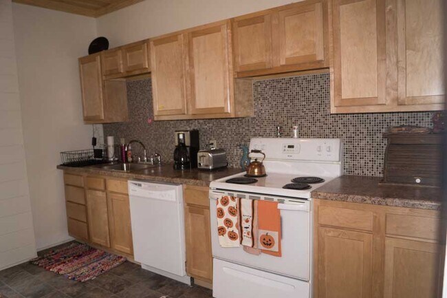 Foto del edificio - 417 N 8th Ave E