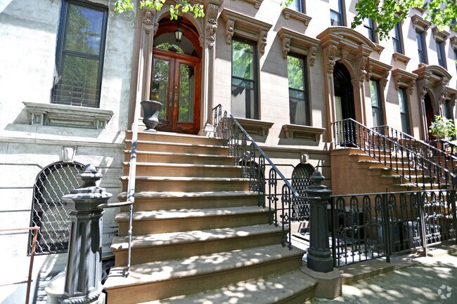 Building Photo - 401 Clinton St