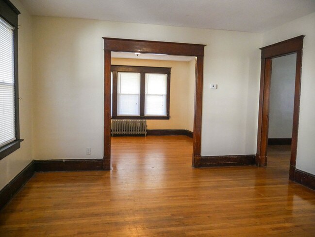 Building Photo - 454 Carew St