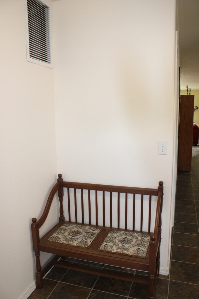 Building Photo - 1012 W Park St